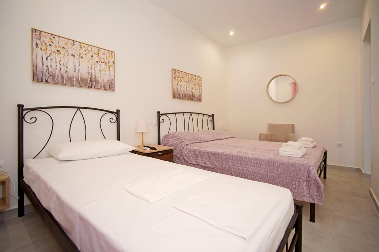 Karnagio Rooms Kyparissia Extérieur photo