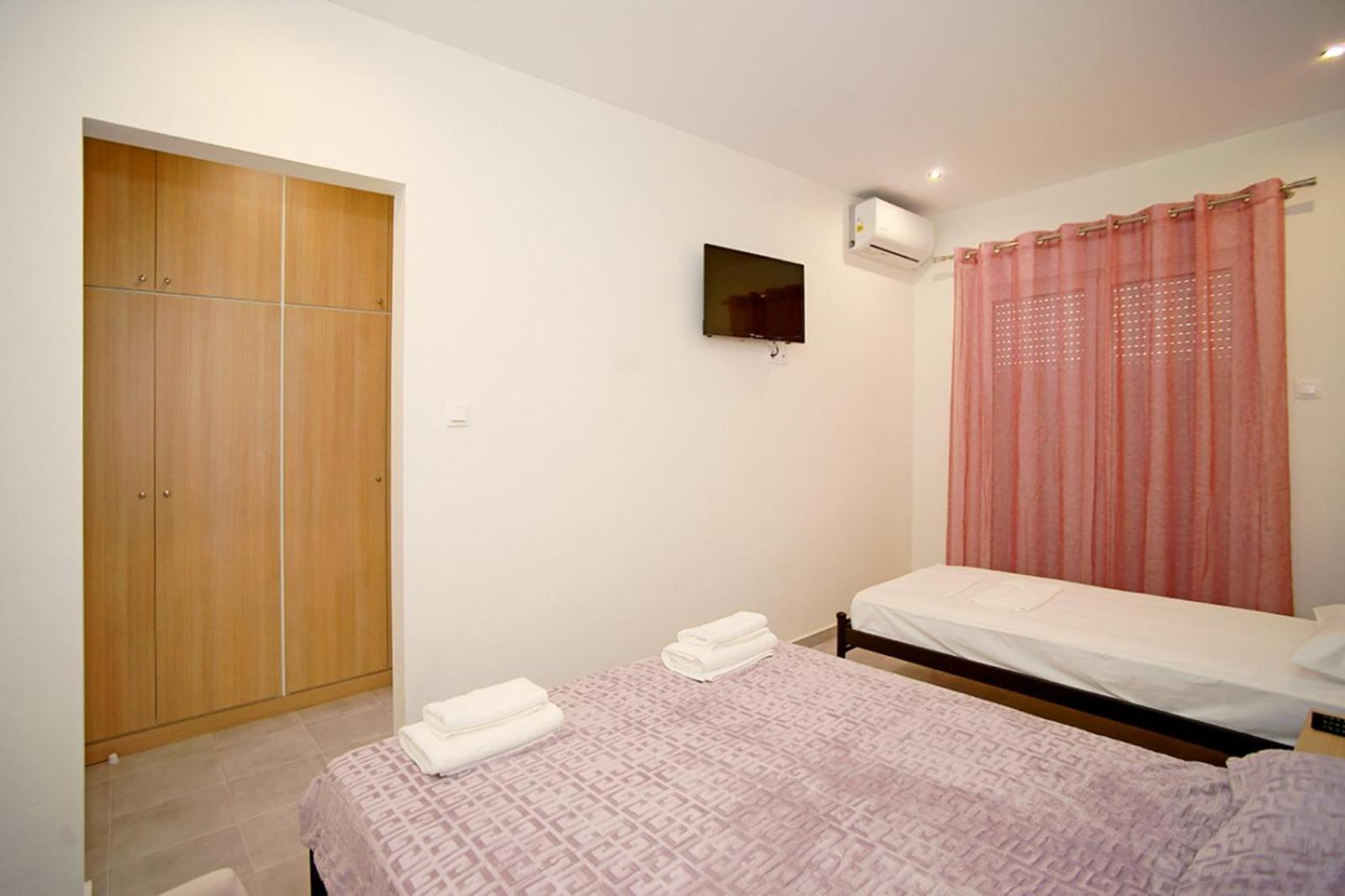 Karnagio Rooms Kyparissia Extérieur photo