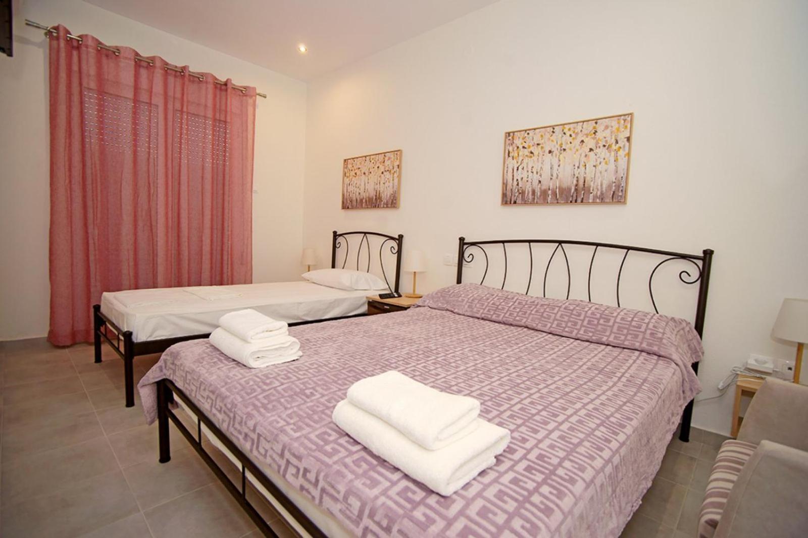 Karnagio Rooms Kyparissia Extérieur photo