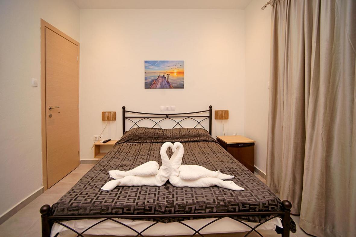 Karnagio Rooms Kyparissia Extérieur photo