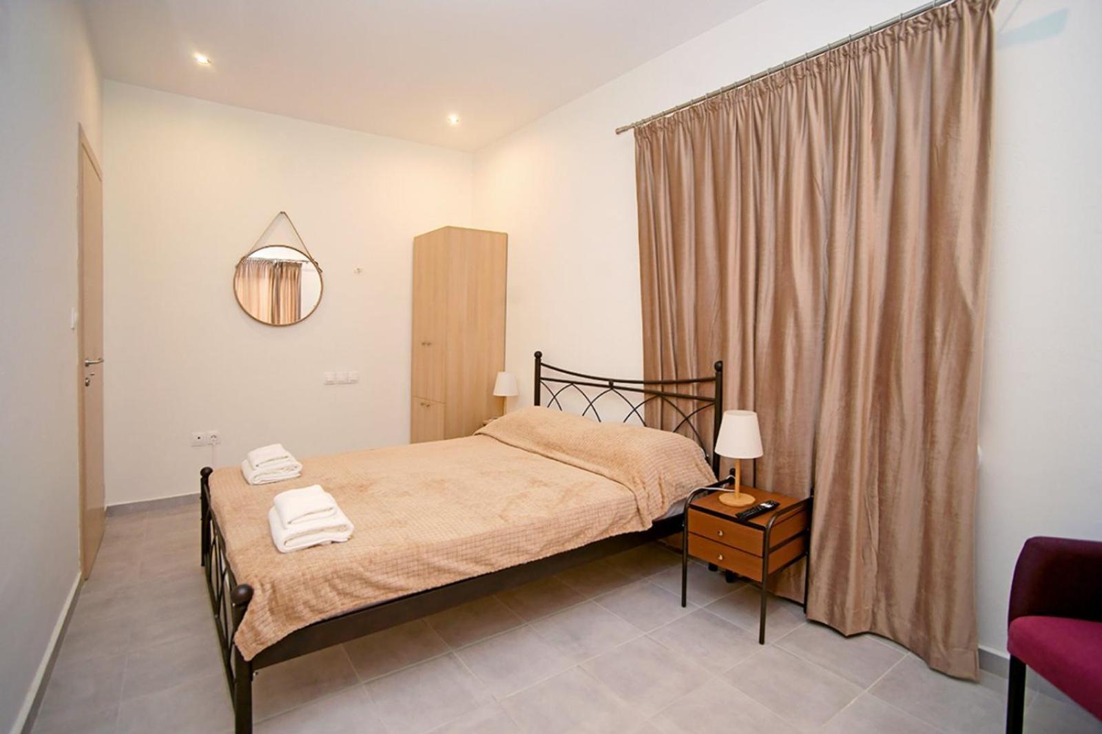 Karnagio Rooms Kyparissia Extérieur photo